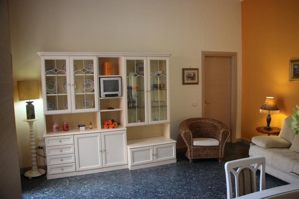 Palazzo Doria Apartment Марсала Стая снимка