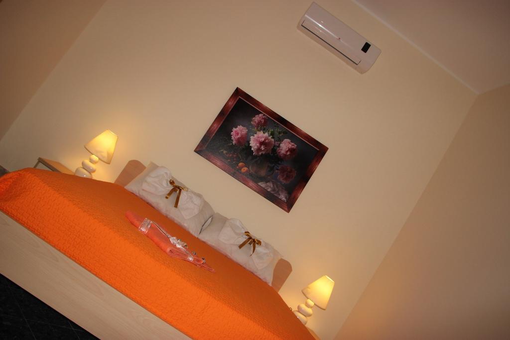 Palazzo Doria Apartment Марсала Стая снимка